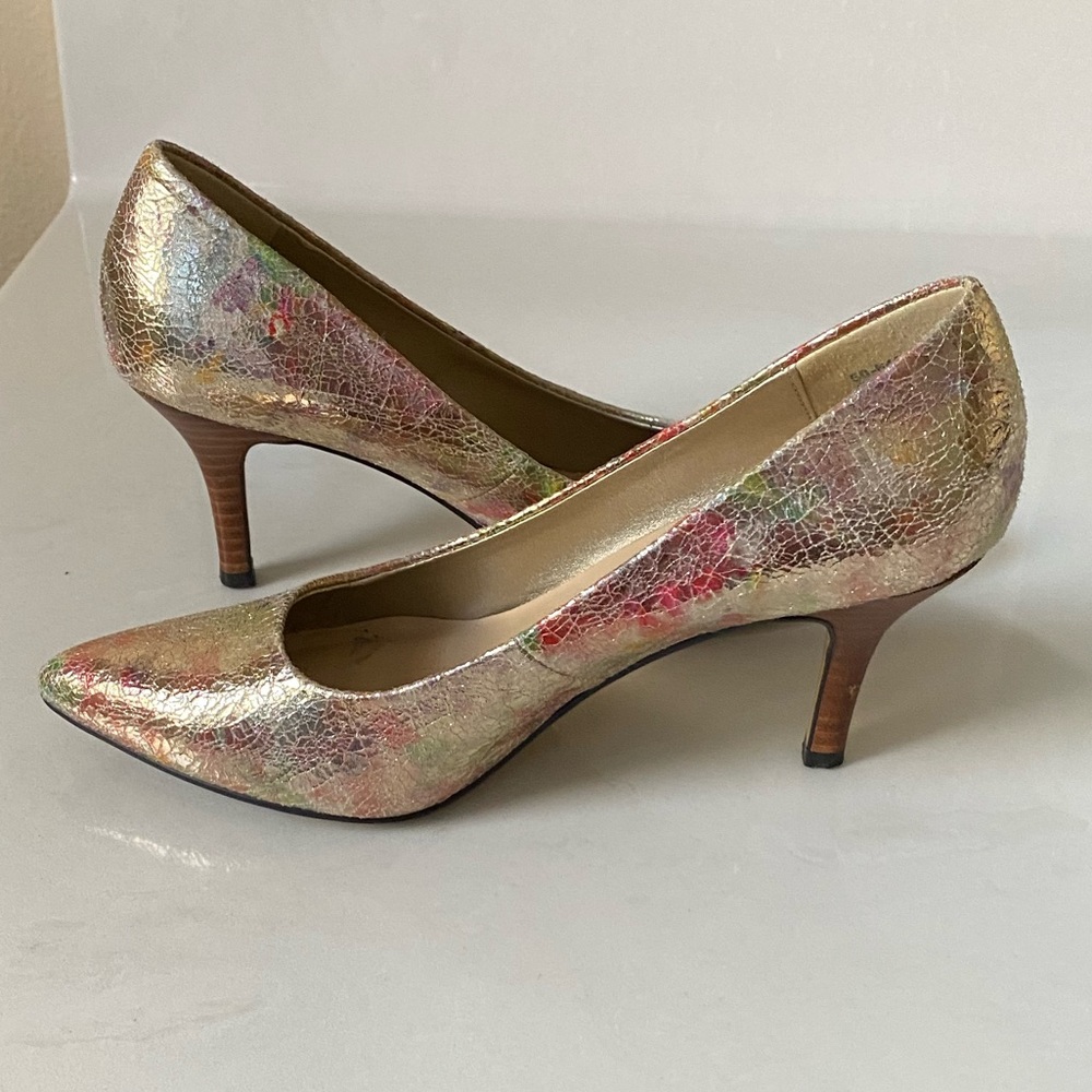 Gold Floral Metallic Pointed-Toe Pumps - Women